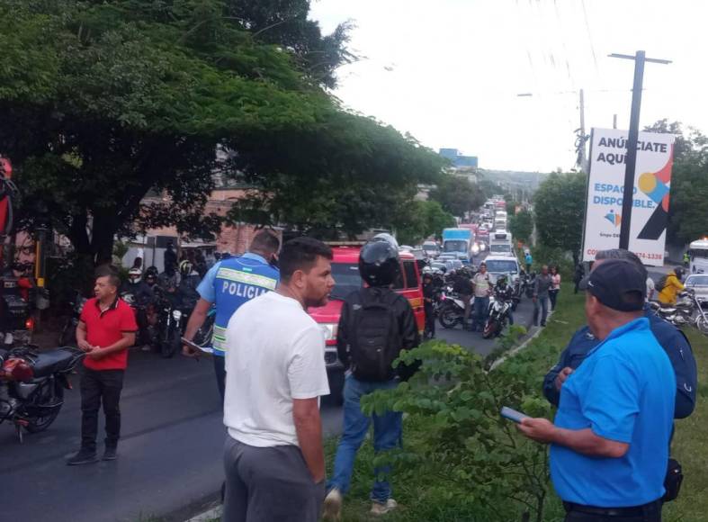 Tres heridos y largas filas tras accidente en bulevar Fuerzas Armadas