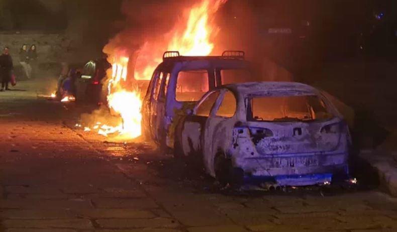 “Pudo haber una tragedia. No tiene perdón”: mujer incendia 21 carros a sus vecinos en España