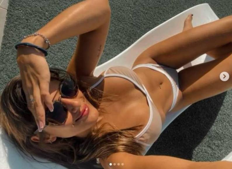 Jugador del Olimpia aprovecha descanso y sale con su bella novia a las playas de Tela