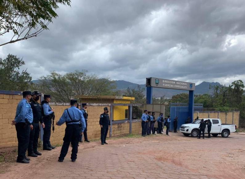 Así lucen los anillos de seguridad que resguardan a JOH en su detención