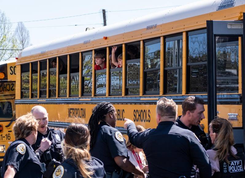 ¿Qué se sabe del tiroteo que dejó unos 6 muertos dentro de una escuela en Nashville?