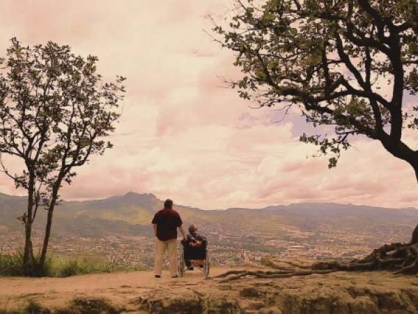 'Santitos'. El corto de Ángel Maldonado fue el ganador del premio principal del festival. Es protagonizado por Jorge Osorto y Eduardo Bähr.