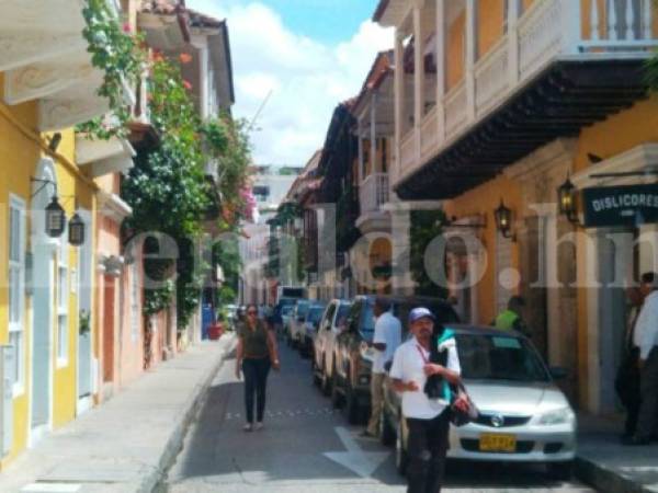 Otra acojedora y estrecha calle de Cartagena de Indias que tiene salida al Mar Caribe (Foto: Julissa Mercado/ El Heraldo Honduras/ Noticias de Honduras)