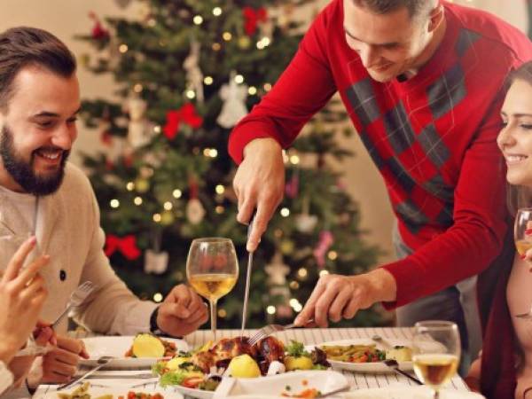 Aunque estamos en una temporada de exceso de alimentos, la nutrióloga aconseja mantener los hábitos cotidianos.