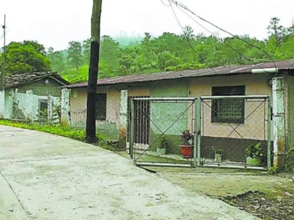 Esta es la humilde vivienda en la aldea San Juan donde ocurrió el asesinato. Los vecinos no pueden creer lo ocurrido.