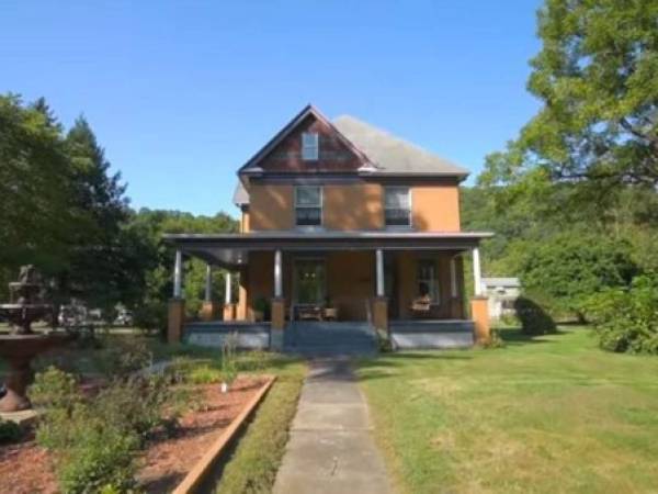 La casa construida en 1910 en Perryopolis, un suburbio de Pittsburgh, tiene tres pisos y 215 metros cuadrados de espacio. Foto cortesía: Telemetro