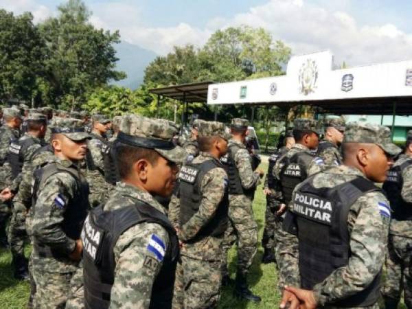 En una ceremonia celebrada en San Pedro Sula, el presidente hondureño se reunió con autoridades de seguridad.