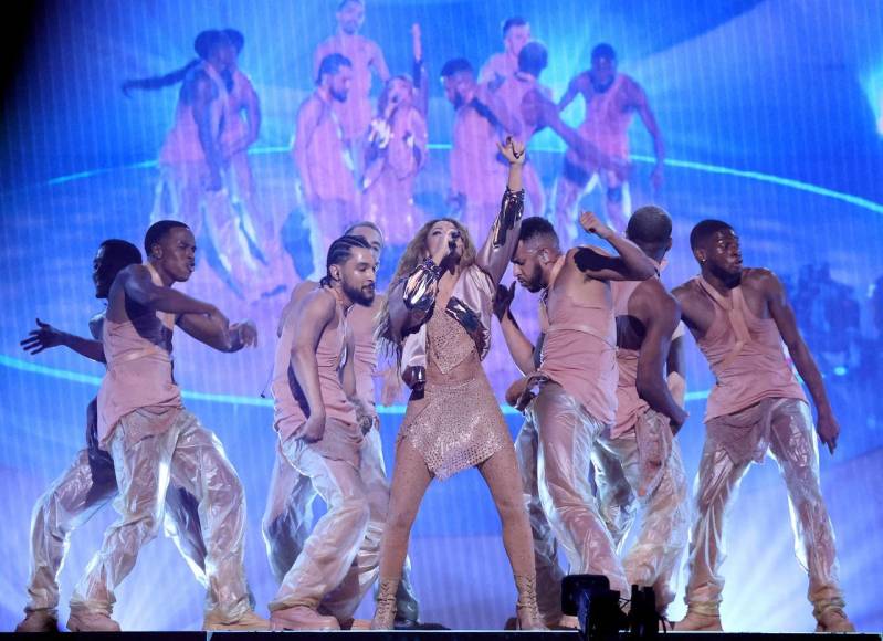 La reina del escenario: Shakira enciende los MTV VMA’s 2023 con su inolvidable show