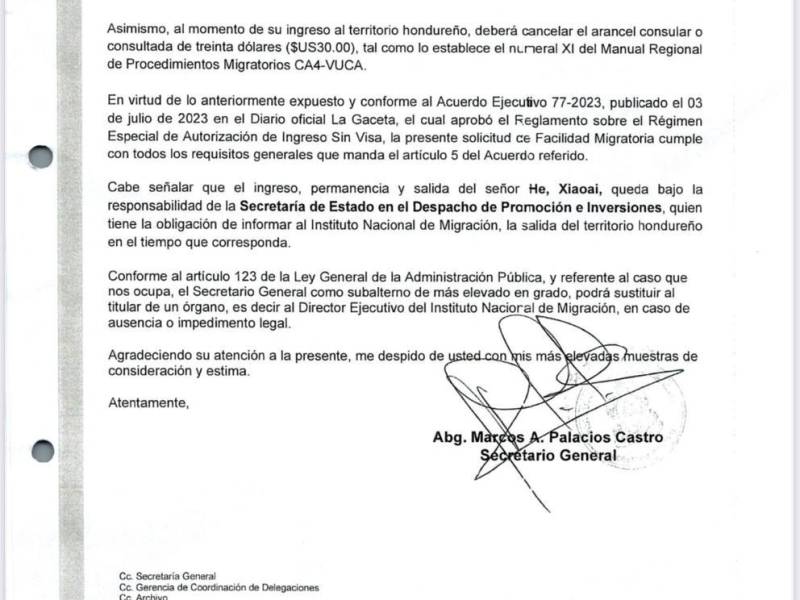 Copia de una facilidad migratoria firmada por el secretario general del Instituto Nacional de Migración, Marcos Palacios. Este tipo de documento ha permitido el ingreso irregular de chinos.