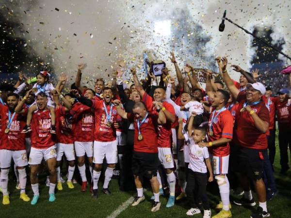 En una final para la historia, el Olimpia prolongó su reinado en el fútbol hondureño venciendo 3-2 en una agónica definición al Olancho FC. El Viejo León llegó a 36 copas y lo celebró por todo lo alto en su regreso al Estadio Nacional.