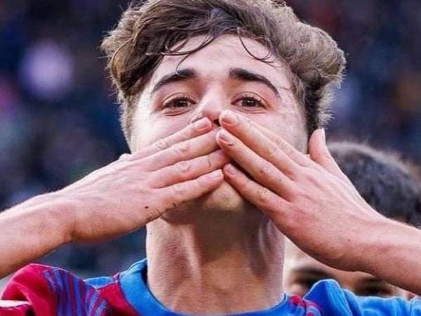 Con solo 18 años y 94 millones de dólares, este talentoso jugador del Barcelona y la Selección de España es ligado con la princesa Leonor. Te contamos más sobre la vida de la joven promesa del fútbol.