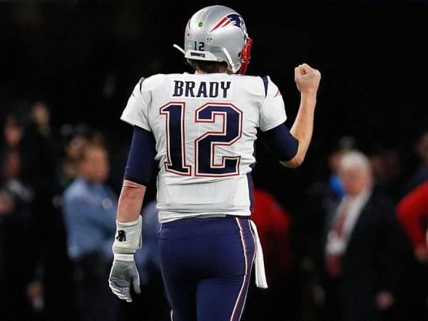 El mítico Tom Brady, quien anunció el miércoles a los 45 años su retiro definitivo del deporte, fue el mejor jugador de la historia de la liga de football americano (NFL) y se cansó de marcar récords.