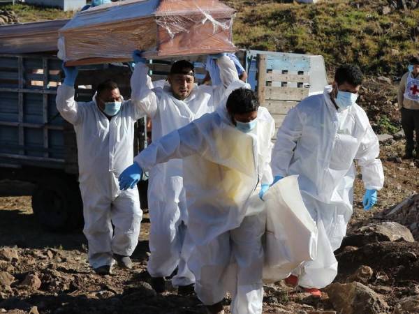 Las autoridades de Medicina Forense realizaron la inhumación de 16 cuerpos el sábado 4 de febrero, 16 personas que no fueron reclamadas por sus familiares de la morgue capitalina.