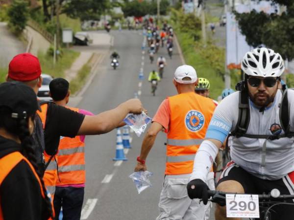 La logística facilitada por el 911, Cruz Roja Hondureña, Vialidad y Transporte, Fuerzas Armadas, Alcaldía Municipal, Copeco, Scout, en fin fuerzas vivas de Tegucigalpa conformaron un excelente equipo que permite contar con un evento masivo seguro y en orden.