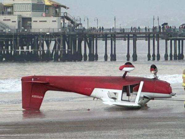 A bordo del monomotor Cessna iba Rex Minter, exalcalde de Santa Mónica de 95 años, que murió en el siniestro.