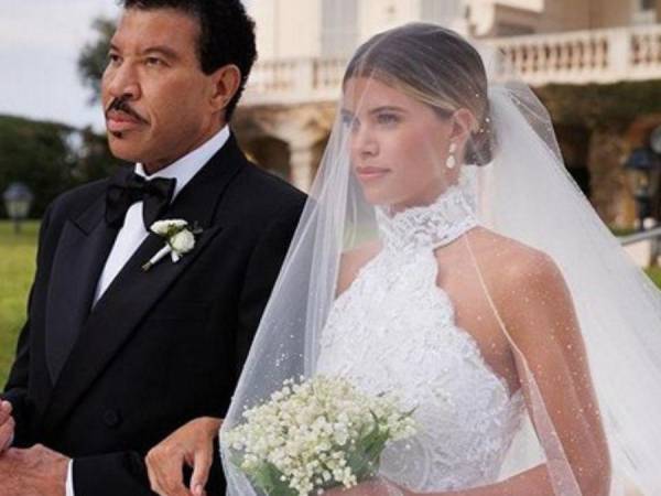 La modelo Sofia Richie, hija del icónico cantante Lionel Richie, cautivó a sus seguidores en su boda con el ejecutivo de música Elliot Grainge, una fiesta de ensueño en el Hotel Eden Roc en Francia. A continuación las imágenes de la ostentosa boda.