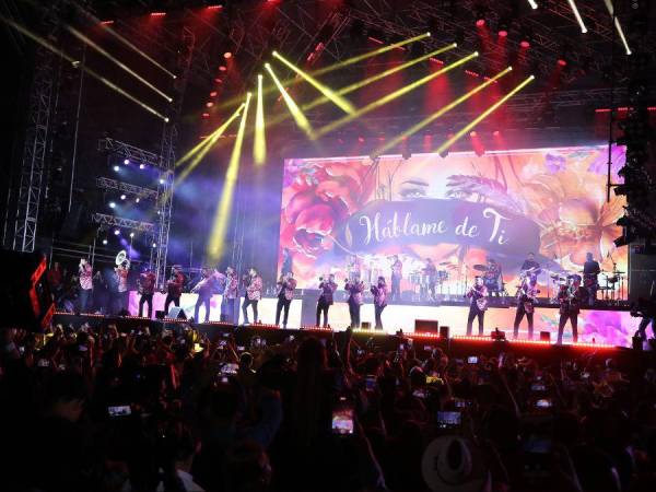 La lluvia no impidió que miles de hondureños acudieran al Estadio Chochi Sosa de la capital para presenciar el regreso de la Banda MS, quien los deleitó con sus grandes éxitos. Estas son las imágenes del espectacular concierto.