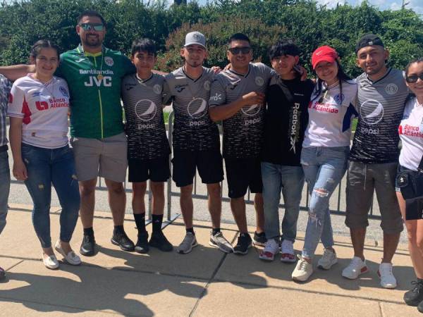 Olimpia y Motagua se enfrentarán a las 4:30 de la tarde en un amistoso que promete ser de poder a poder en la ciudad de Philadelphia. En el duelo preliminar, Marathón se mide ante el Municipal de Guatemala. Los alrededores del Subaru Park comienzan a llenarse de aficionados que llegan a poner el ambiente y apoyar a sus equipos