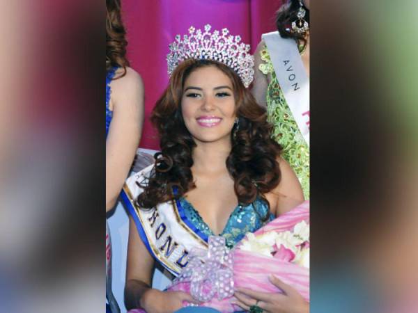 A María José Alvarado le truncaron sus sueños siendo muy joven. Tenía 19 años y comenzaba a alcanzar algunas de las metas que se había fijado en el mundo del modelaje, pues en 2014 fue elegida para representar a Honduras en el Miss Mundo, pero días antes de su viaje, fue asesinada con saña por su cuñado. Aquí los detalles de su vida.