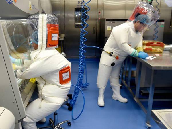 El Departamento de Energía de Estados Unidos apunta que la pandemia de coronavirus probablemente surgió por una fuga en una laboratorio chino, un informe que las autoridades chinas rechazaron firmemente este lunes.