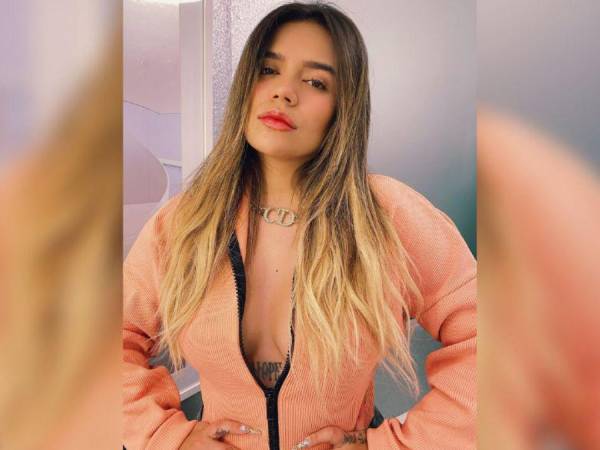 Karol G es una de las artistas colombianas más reconocidas en los últimos años, pero hace poco tiempo era una jovencita normal que disfrutaba de postear imágenes de sus paseos y sus actividades favoritas en las redes sociales. Dichas imágenes han visto la luz y muestran cómo era su vida y su apariencia física.