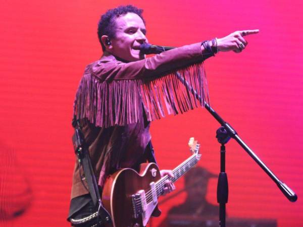 Una noche mágica vivieron cientos de hondureños en el concierto del cantante colombiano Fonseca, quien llenó el Coliseum Nacional de Ingenieros y puso a bailar al público con sus románticos temas. Aquí una recopilación de las mejores imágenes tomadas por EL HERALDO y más detalles de los momentos vividos.