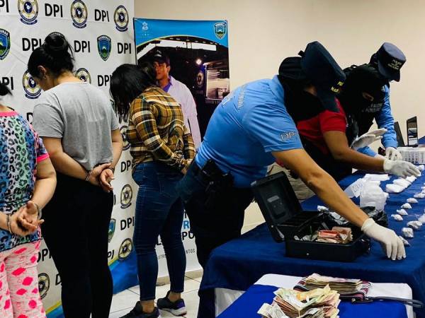 La Policía Nacional desmanteló este viernes un negocio familiar de distribución de droga instalado en la colonia Cerro Grande que operaba vendiendo el ilícito entre los churros, pan y abarrotes. A continuación los detalles de cómo operaba la red.