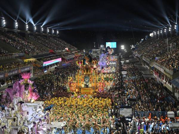 El carnaval de las escuelas de samba de Rio de Janeiro llegó a su fin, tras varias noches de exultantes desfiles repletos de creatividad, esplendor y la alegría por el regreso pleno de los festejos tras la pandemia. Aquí las impactantes imágenes de los desfiles.