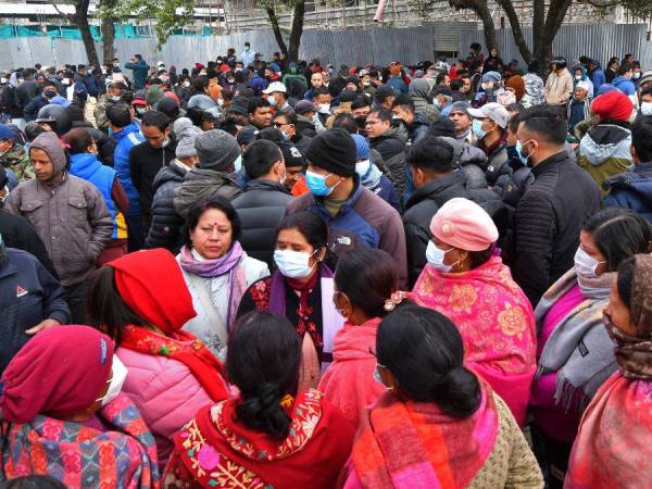 Sin ninguna esperanza de encontrar sobrevivientes, Nepal decretó este lunes un día de luto nacional tras el desastre aéreo en el que murieron al menos 69 personas, entre ellas una argentina, en la peor catástrofe de ese tipo en el país en tres décadas. Los familiares de los fallecidos se encuentran desconsolados.