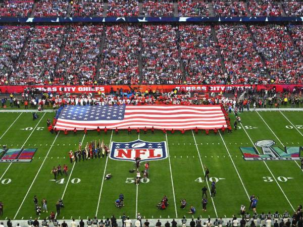 Invitados especiales y con canciones especiales se llevó a cabo la inauguración del Super Bowl LVII. A continuación las imágenes del show.