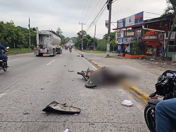 El cuerpo sin vida del infortunado hombre quedó tirado a un lado de la calzada.