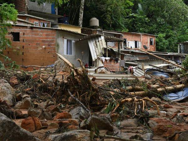 El temporal que descargó lluvias récord durante el fin de semana de carnaval dejó a muchos sin nada y se cobró la vida de 36 personas, 35 de ellas en el municipio de Sao Sebastiao, a 200 km de la ciudad de Sao Paulo (sureste). A continuación las imágenes.