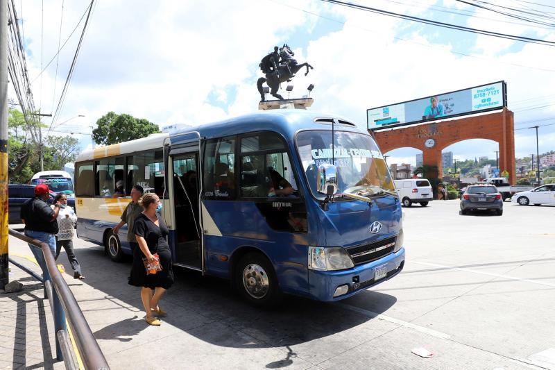 Pago electrónico, transbordo y turnos: el ambicioso proyecto que busca modernizar buses en la capital