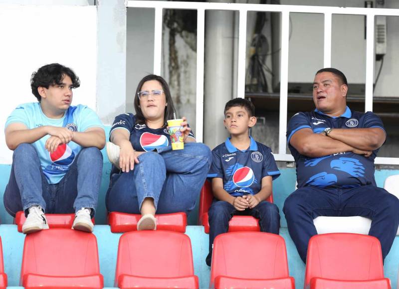 Auzmendi manda beso a su novia en las gradas y la fiesta de Motagua en el Nacional