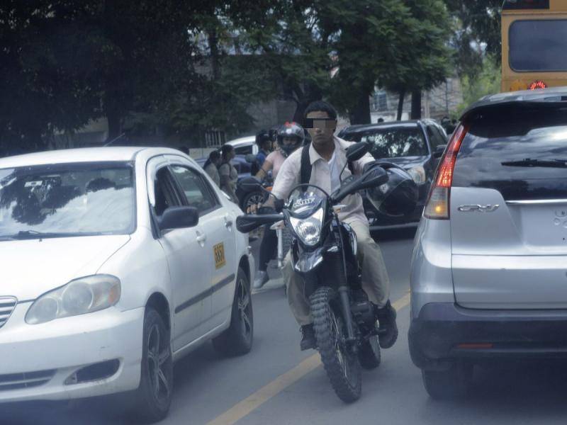 $!Uno de los principales problemas es que los motociclistas no toman medidas de prevención y muchos no portan licencia de conducir.