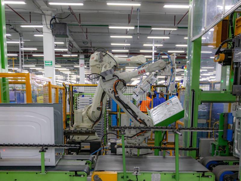 Más de 60 robots están involucrados en una producción que alcanza los cuatro millones de unidades anuales.