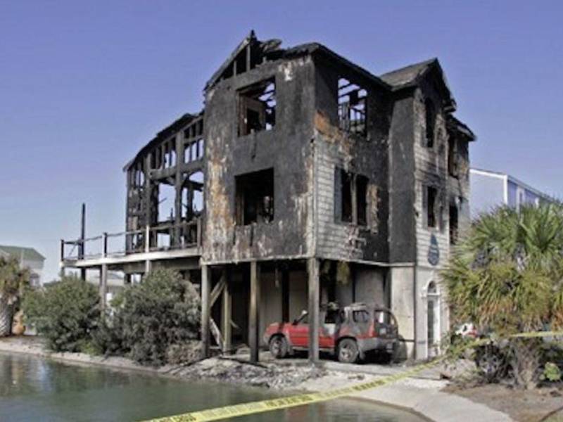 La casa quemada en 2007 desde otro ángulo.