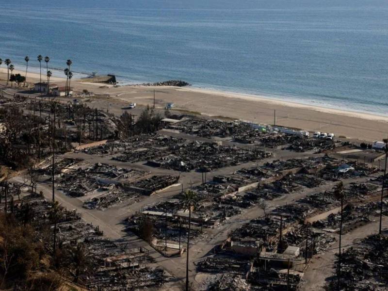 Los restos en el barrio de Pacific Palisades afectado por los incendios en los Ángeles, California.