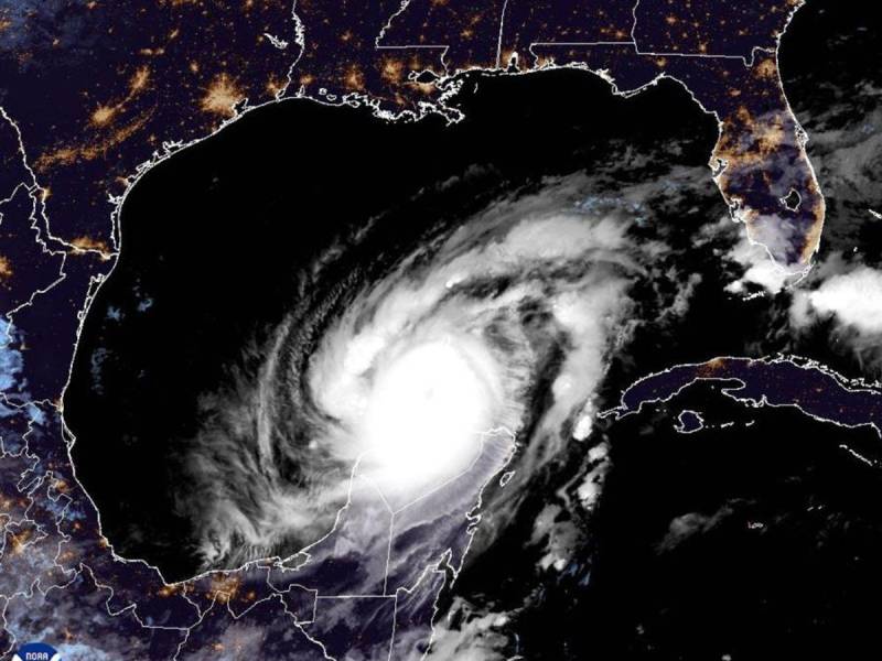 El ojo del potente huracán Milton captado vía satelital.