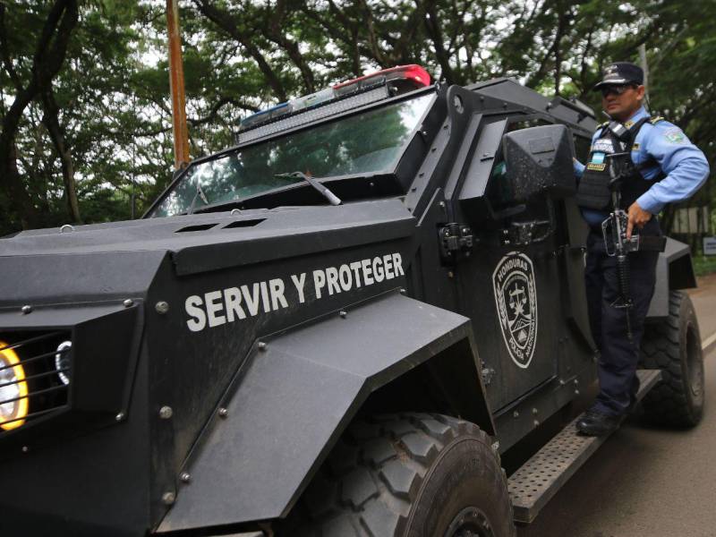 Sus primeros pasos en la Policía Nacional los dio en “Los Cobras”, ahora Fuerzas Especiales.