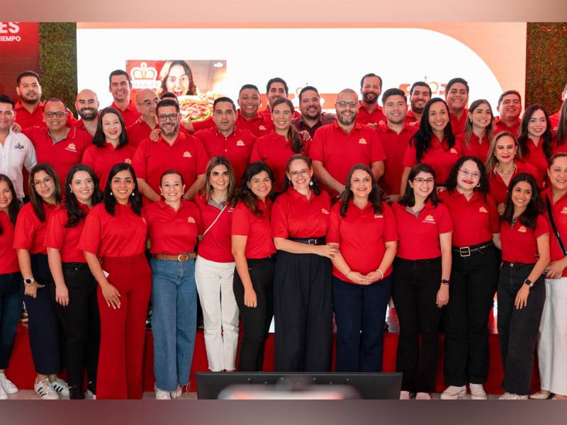 <i>Los colaboradores de Embutidos Delicia presentes en el lanzamiento de los nuevos empaques resellables.</i>