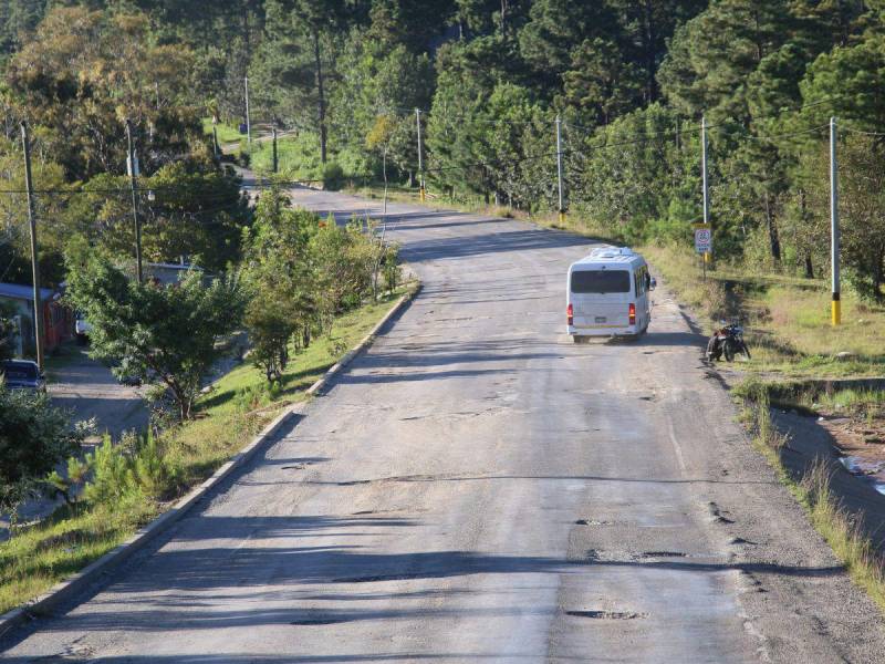 Por donde los conductores quieran transitar, siempre caen en un bache.