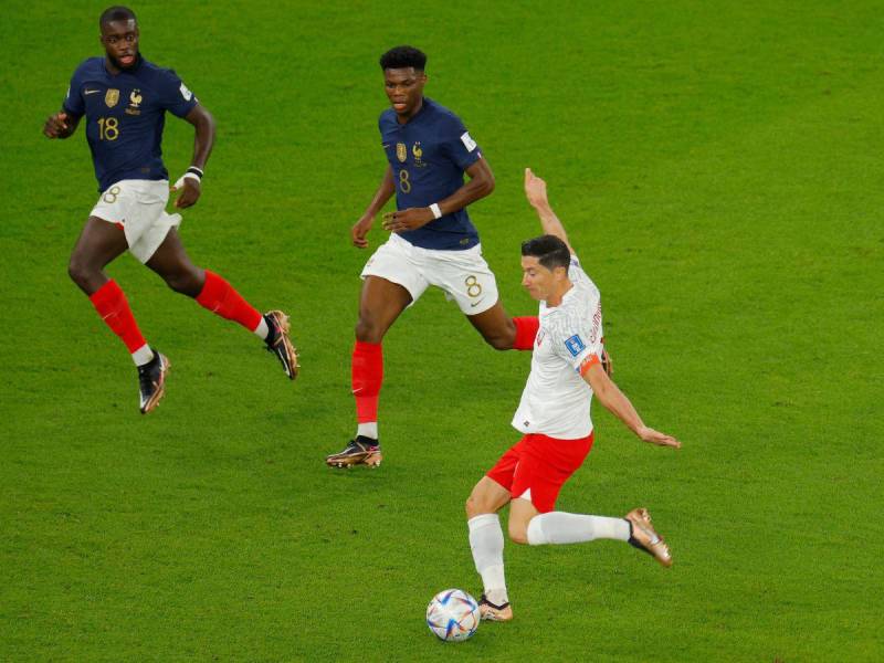 Francia domina el partido, pero Polonia respondió por medio de Lewandowski.