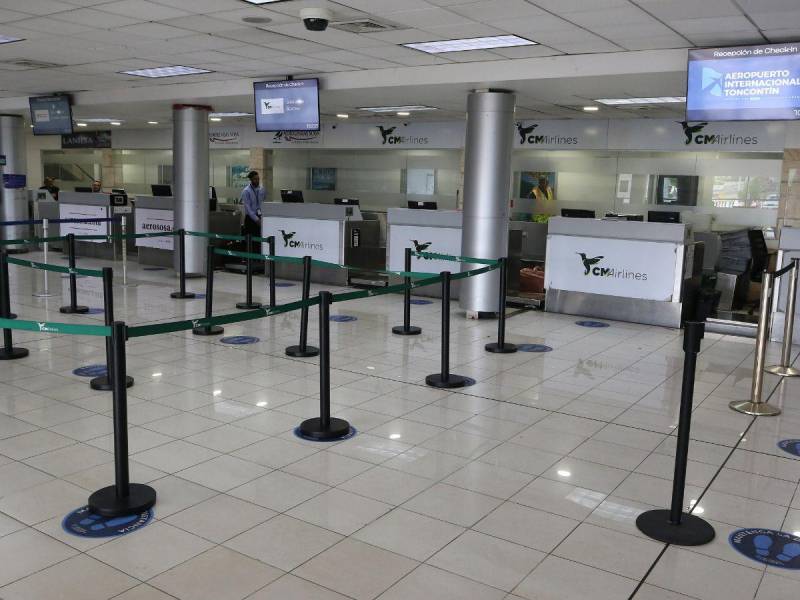 Desolada luce la terminal capitalina del aeropuerto Toncontín