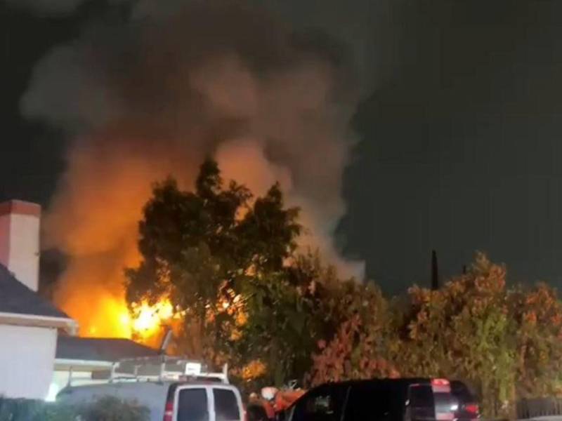 Los bomberos tardaron horas para poder controlar las llamas.