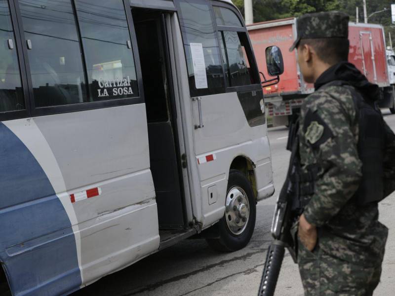 Las unidades de transporte son las que más sufre por la extorsión, según denuncian los transportistas. Autoridades dicen que grupos criminales están infiltrados.