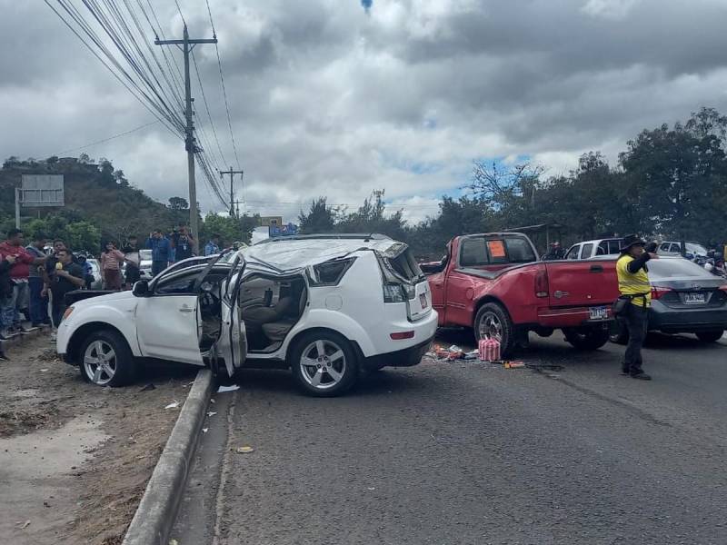 El accidente dejó dos personas gravemente heridas.