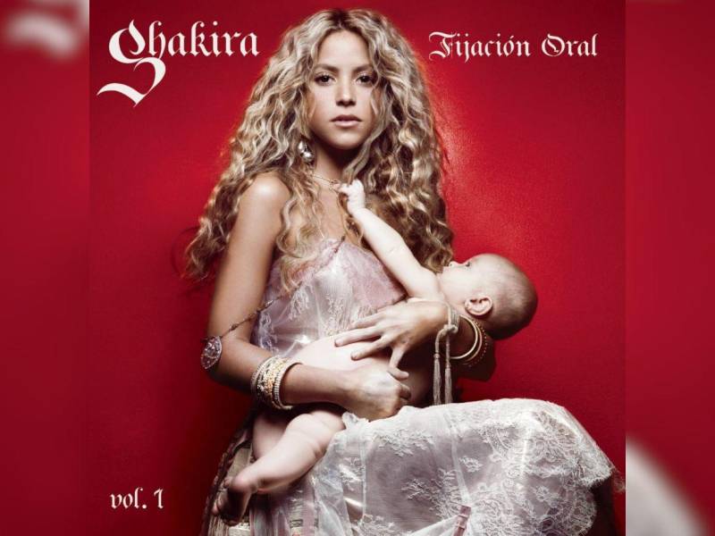 “Fijación oral vol. 1”, el sexto álbum de estudio de Shakira, fue publicado en junio de 2005 por las compañías discográficas Epic y Sony Music Latin. De este material derivan sencillos legendarios de la cantante colombiana como “No”, “La tortura”, “Las de la intuición” y “La pared”, que siguen siendo los favoritos de muchos.