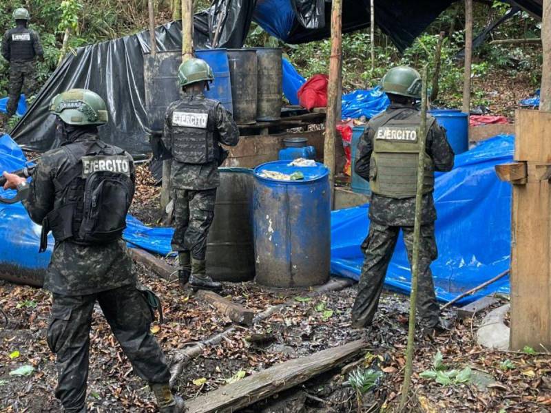 La producción de pasta de coca es un negocio rentable para las organizaciones criminales, dejándoles millonarias ganancias.