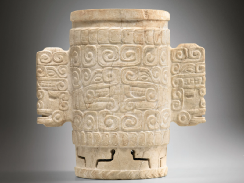 Esta pieza Maya también fue sustraída del Valle de Ulúa y subastada por Sotheby´s hace algunos meses a un precio que oscilaba entre 20 mil y 25 mil euros.